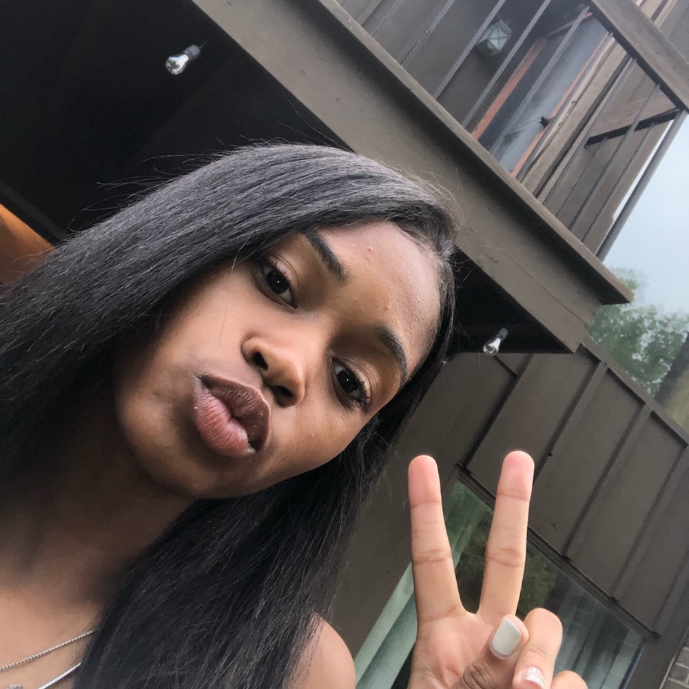 Meet your Posher, Destinee